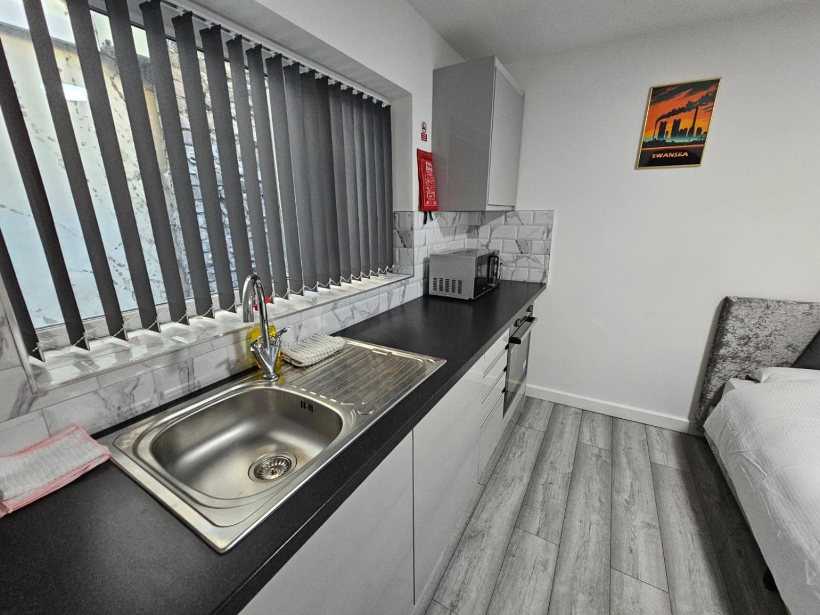 Cosy Cardiff Apartments - Garden Lounge Εξωτερικό φωτογραφία